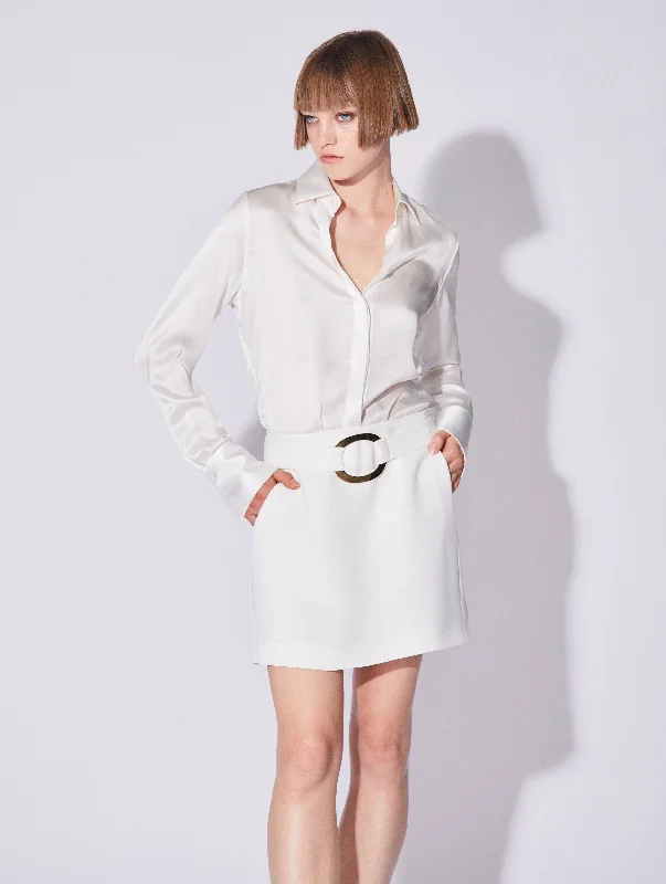 White crepe mini-skirt with buckle